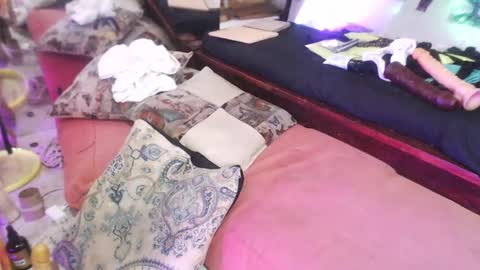 Snapshot of laye19 chatting on 01/18/25, 06:10 Laye19 online show from 01/18/25, 06:10