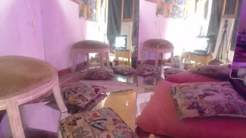 Snapshot of laye19 chatting on 02/04/25, 05:01 Laye19 online show from 02/04/25, 05:01