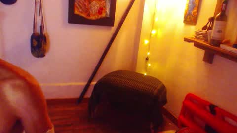 Snapshot of laye19 chatting on 09/25/25, 02:04 Laye19 online show from 09/25/25, 02:04