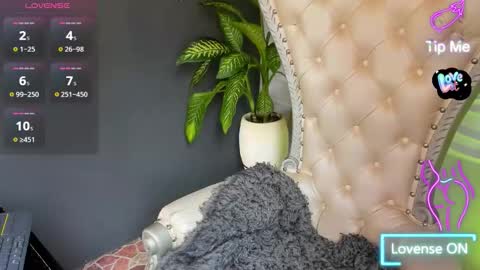 Layla online show from 11/08/25, 02:50