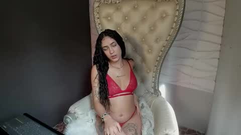 Layla online show from 02/04/26, 08:36