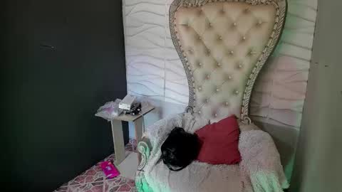 Layla online show from 03/19/26, 06:12