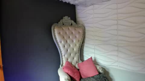 Layla online show from 04/10/26, 06:56