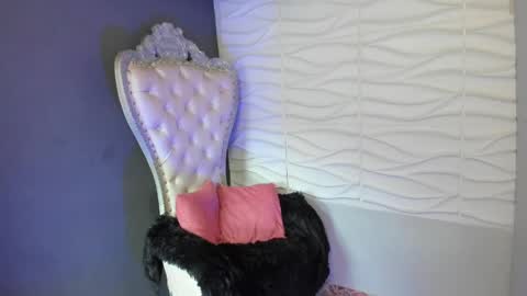 Layla online show from 04/13/26, 08:14