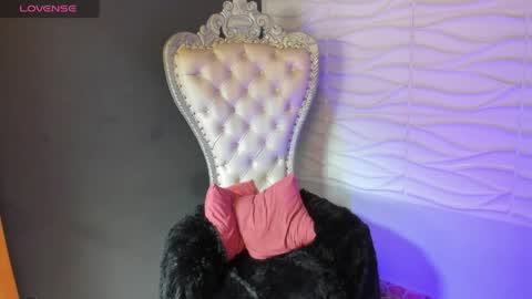 Layla online show from 04/15/26, 07:54