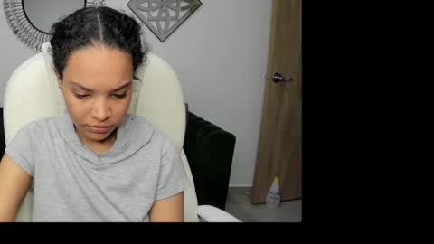 Snapshot of layla_breezee_ chatting on 10/20/25, 04:02 Layla Breezee online show from 10/20/25, 04:02