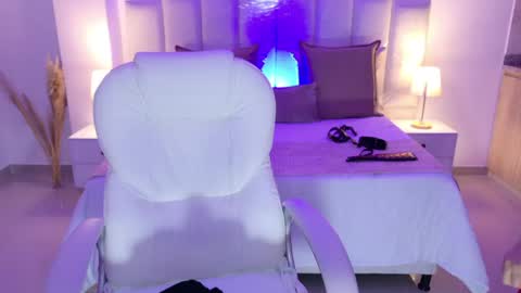 Layla Breezee online show from 04/15/26, 12:01