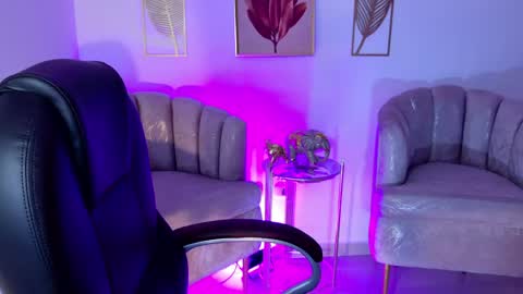 Layla Breezee online show from 04/29/26, 11:47