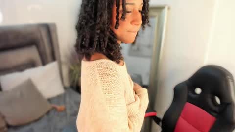 Snapshot of layla_clarke chatting on 02/28/25, 06:43 layla_clarke online show from 02/28/25, 06:43