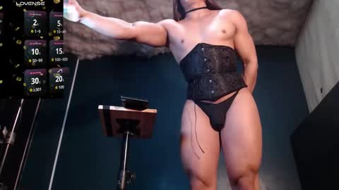 Layla   help me with your thumbs up its important  online show from 10/26/25, 08:09