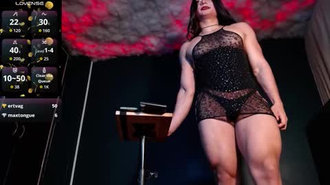 Layla   help me with your thumbs up its important  online show from 12/23/25, 01:25