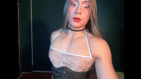 Layla   help me with your thumbs up its important  online show from 01/11/26, 05:12