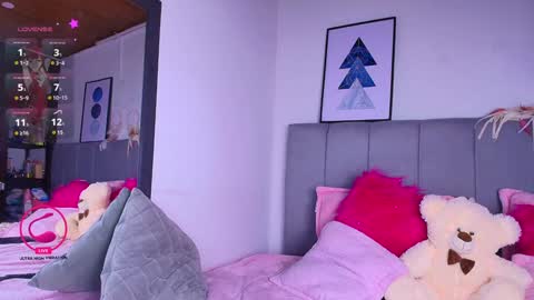 Layla online show from 01/14/25, 10:27