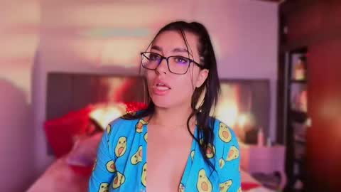 Layla online show from 03/08/25, 10:43