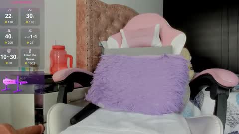 LAYLA online show from 12/03/25, 04:38