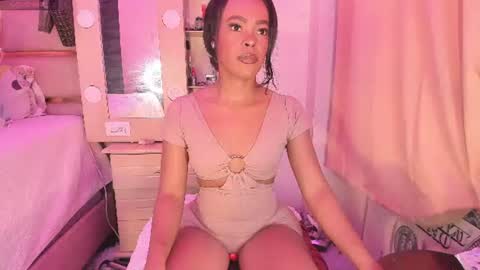 Snapshot of laylacarteer chatting on 06/16/26, 05:48 LAYLA online show from 06/16/26, 05:48