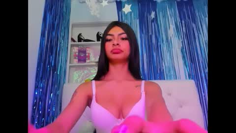 Snapshot of laylahotl chatting on 10/06/25, 02:25 Layla online show from 10/06/25, 02:25