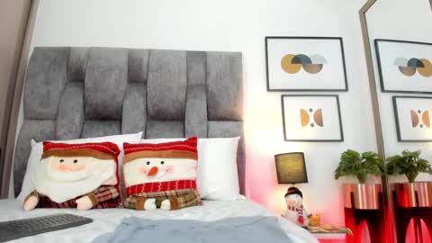 Layla Jenssen online show from 12/17/24, 04:23