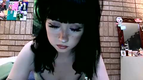 Snapshot of laylakills chatting on 02/06/25, 08:07 Layla Kills online show from 02/06/25, 08:07