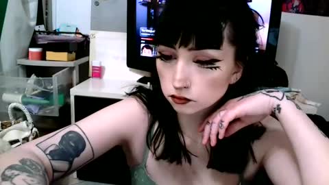 Snapshot of laylakills chatting on 03/01/25, 03:32 Layla Kills online show from 03/01/25, 03:32