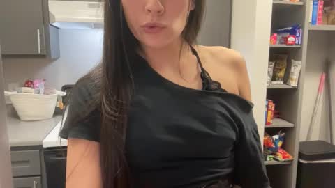 Layla online show from 01/11/26, 05:45