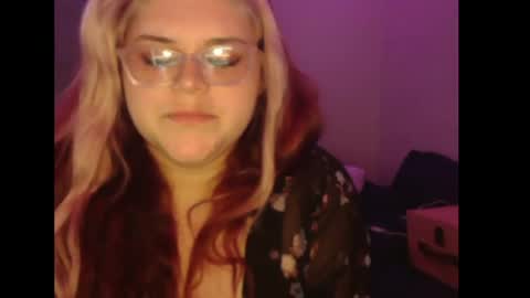 Snapshot of laylalyne chatting on 07/19/26, 06:50 Layla online show from 07/19/26, 06:50