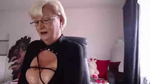 Snapshot of laylamadisonx chatting on 12/08/24, 07:37 Layla online show from 12/08/24, 07:37