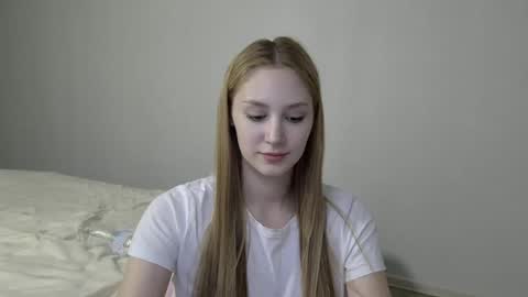 Snapshot of laylapretty001 chatting on 12/03/24, 11:11 LaylaPretty001 online show from 12/03/24, 11:11