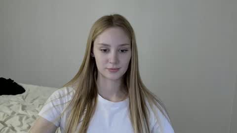 Snapshot of laylapretty001 chatting on 12/05/24, 08:00 LaylaPretty001 online show from 12/05/24, 08:00