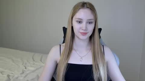 Snapshot of laylapretty001 chatting on 03/11/25, 06:10 LaylaPretty001 online show from 03/11/25, 06:10