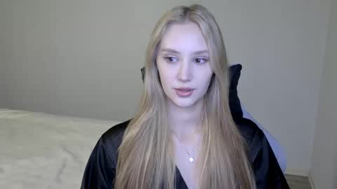 Snapshot of laylapretty001 chatting on 10/02/25, 04:19 LaylaPretty001 online show from 10/02/25, 04:19