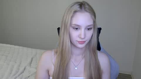 Snapshot of laylapretty001 chatting on 10/07/25, 04:20 LaylaPretty001 online show from 10/07/25, 04:20