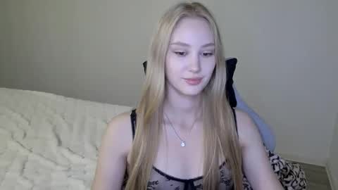 Snapshot of laylapretty001 chatting on 10/17/25, 04:48 LaylaPretty001 online show from 10/17/25, 04:48