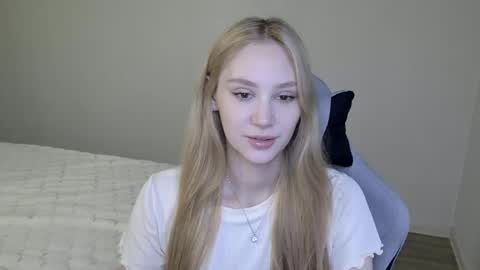 Snapshot of laylapretty001 chatting on 11/08/25, 11:43 LaylaPretty001 online show from 11/08/25, 11:43