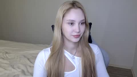 LaylaPretty001 online show from 01/06/26, 05:22