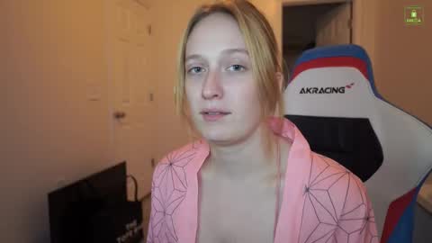 Layla Universe online show from 11/26/25, 05:08