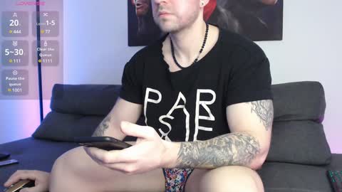 Snapshot of lazar_angels chatting on 01/19/25, 04:01 Laz online show from 01/19/25, 04:01