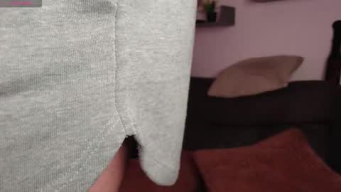 Snapshot of lazar_angels chatting on 10/11/25, 04:33 Laz online show from 10/11/25, 04:33