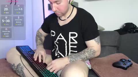 Snapshot of lazar_angels chatting on 11/28/25, 02:47 Laz online show from 11/28/25, 02:47