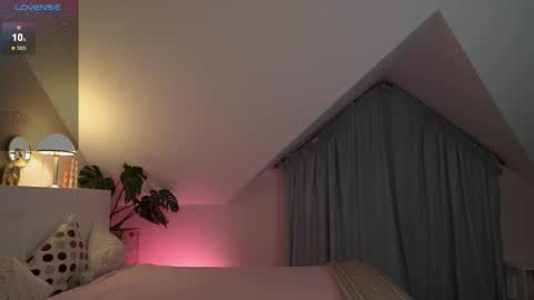 Snapshot of lazy_pepsi chatting on 11/19/25, 07:36 Pansy online show from 11/19/25, 07:36