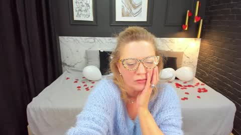 Snapshot of lea_fruit chatting on 02/15/25, 11:39 Lea online show from 02/15/25, 11:39