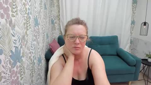 Snapshot of lea_fruit chatting on 02/23/25, 08:28 Lea online show from 02/23/25, 08:28