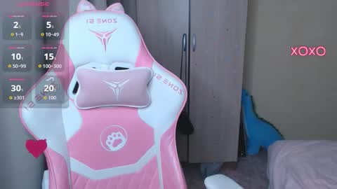 Snapshot of leah__gotty chatting on 11/26/25, 02:23 Leah Gotty online show from 11/26/25, 02:23