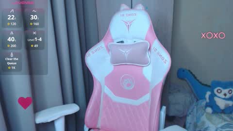 Snapshot of leah__gotty chatting on 12/17/25, 02:17 Leah Gotty online show from 12/17/25, 02:17