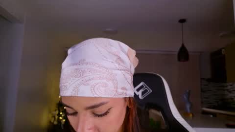 leah_cute3 online show from 12/19/25, 04:19