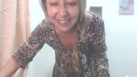 leah_susman online show from 02/20/25, 02:29