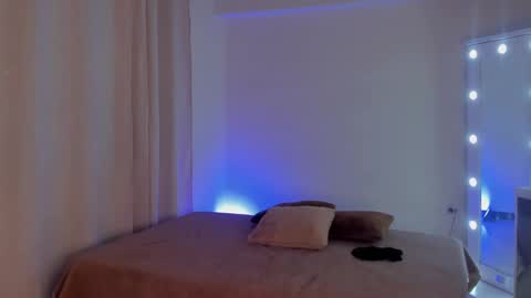 Snapshot of leahaltomm chatting on 02/26/25, 12:16 leahaltomm online show from 02/26/25, 12:16