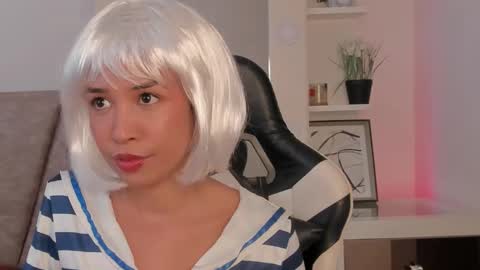 Snapshot of leahaltomm chatting on 10/17/25, 07:16 leahaltomm online show from 10/17/25, 07:16