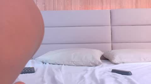 Snapshot of leahhtaylor chatting on 02/24/26, 08:29 leahhtaylor online show from 02/24/26, 08:29