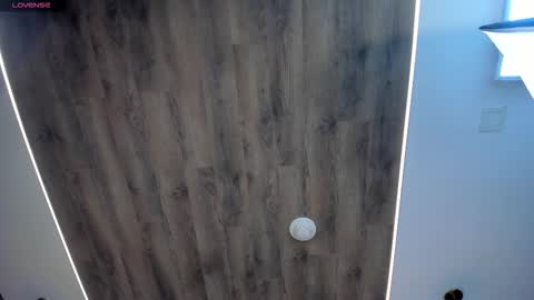 leahlombardi_ online show from 10/10/25, 03:27